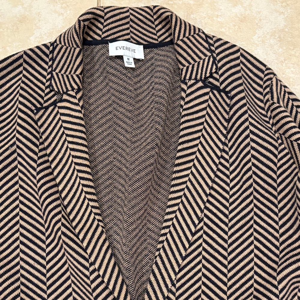 Evereve Women's Chevron Blazer in Black and Tan